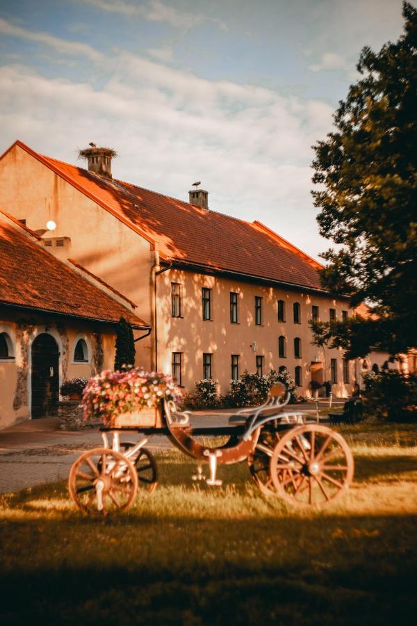 ホテル Slokenbekas Muiza Milzkalne エクステリア 写真